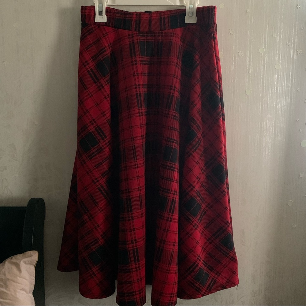 🥰EUC Windsor Black-and-Red Tartan/Plaid Skirt